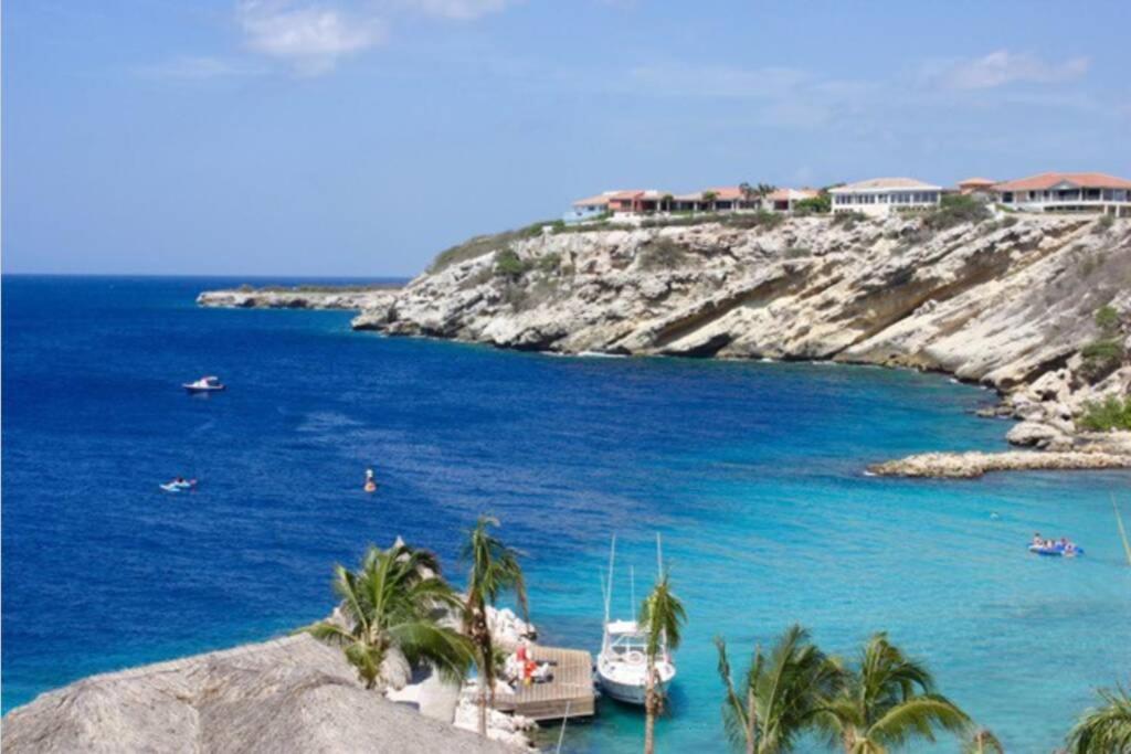 Blue Emerald On Blue Bay Beach Exterior foto