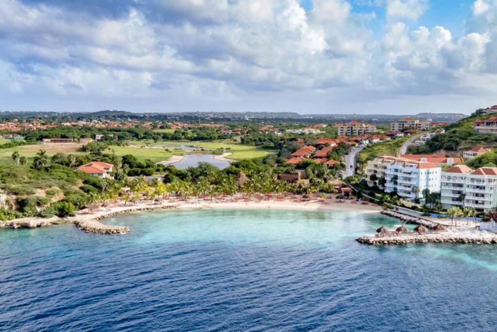 Blue Emerald On Blue Bay Beach Exterior foto