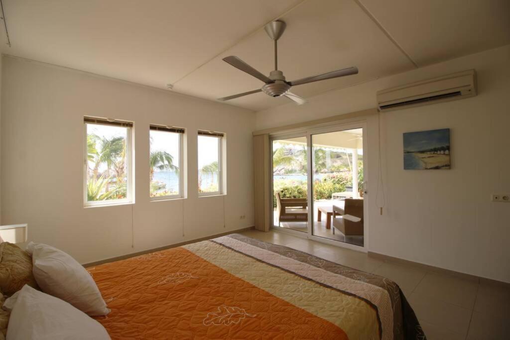 Blue Emerald On Blue Bay Beach Exterior foto