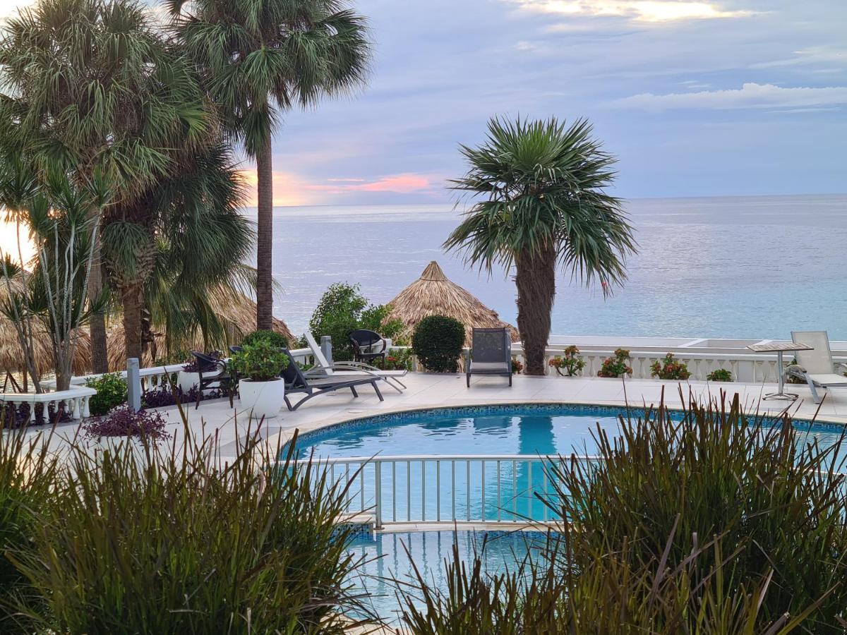 Blue Emerald On Blue Bay Beach Exterior foto
